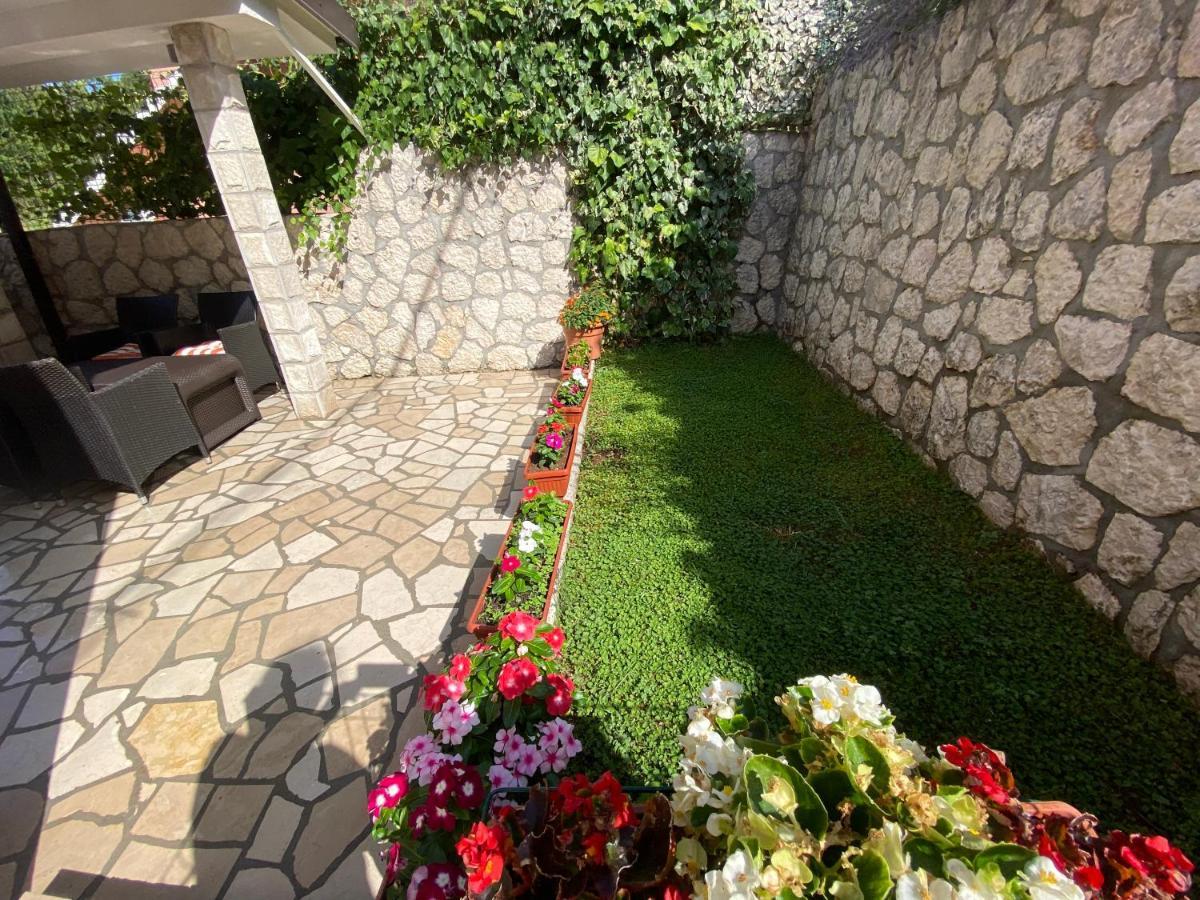 Momentera Apartments Котор Экстерьер фото
